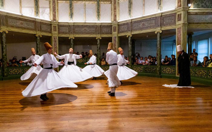 The Whirling Dervishes in Galata Mevlavi Museum in Istanbul © Brian McMahon on Unsplash